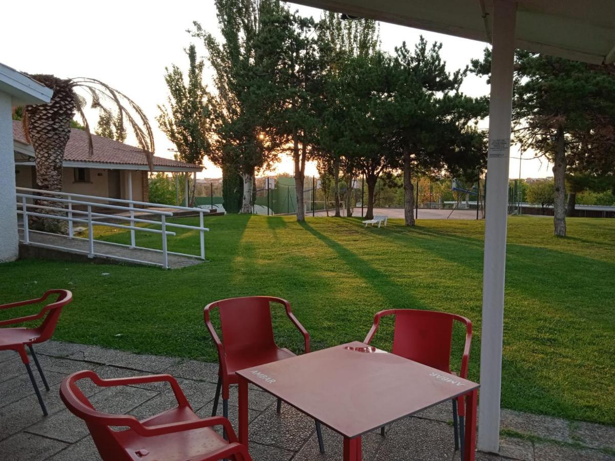 Bungalows Zaragoza Camping Exteriör bild